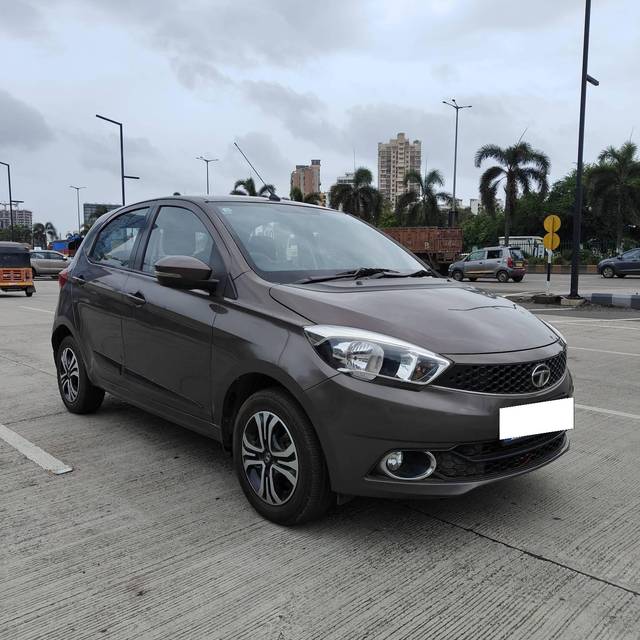 https://images10.gaadi.com/usedcar_image/4231207/original/processed_2b770817fbac4762f385e32e21bde797.jpg?imwidth=6400