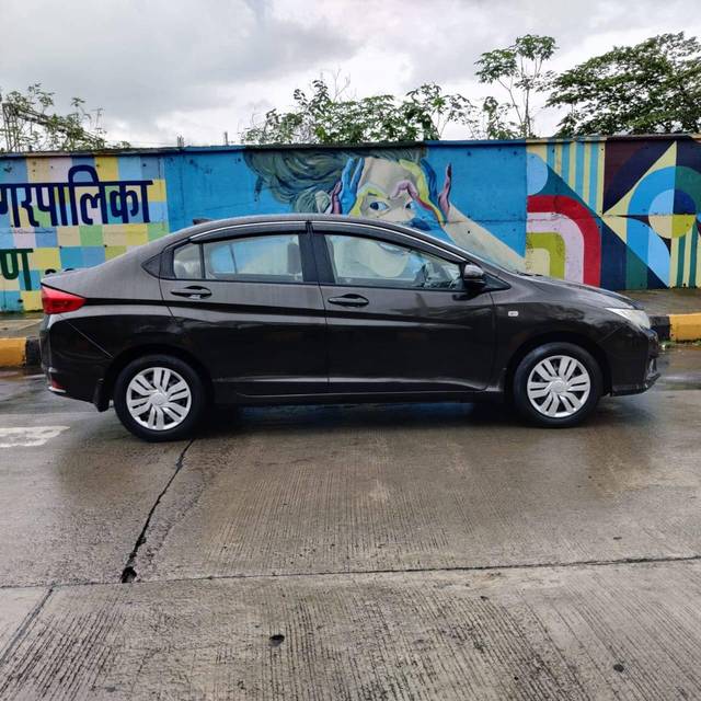 https://images10.gaadi.com/usedcar_image/4231234/original/processed_0439294cb4ce2f939cde75d995e914cb.jpg?imwidth=6401