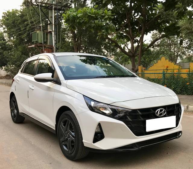 https://images10.gaadi.com/usedcar_image/4231258/original/processed_43c4d1af85fec6444de31f5b700b9ae1.jpg?imwidth=6400