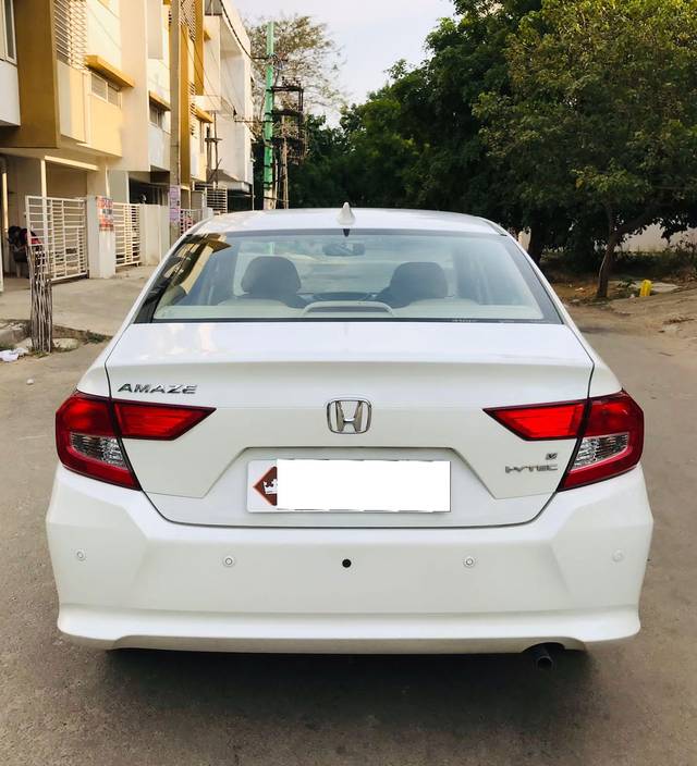 https://images10.gaadi.com/usedcar_image/4231261/original/processed_4d0523601d181be1a96a9278172042e7.jpg?imwidth=6402