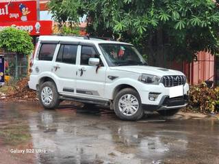 Mahindra Scorpio Mahindra Scorpio S 9 Seater