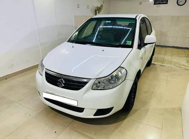 https://images10.gaadi.com/usedcar_image/4231274/original/processed_4ee889f87d39f95ada4925a7a883f100.jpg?imwidth=6402