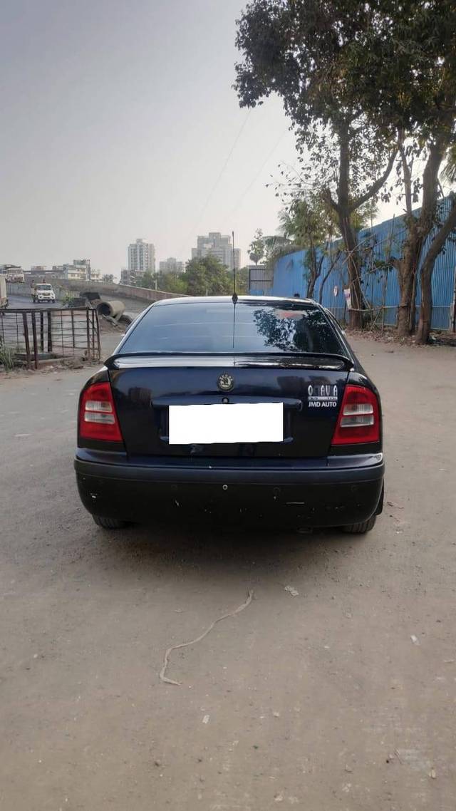 https://images10.gaadi.com/usedcar_image/4231339/original/processed_a344f22438972541b36d2db31e9700e0.jpg?imwidth=6402