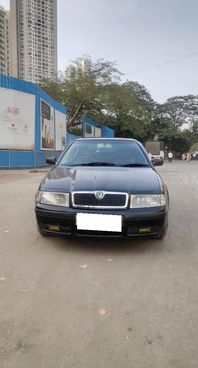 https://images10.gaadi.com/usedcar_image/4231339/original/processed_de3fad4b14b6ce4277ac0ccc5733beda.jpg?imwidth=6400