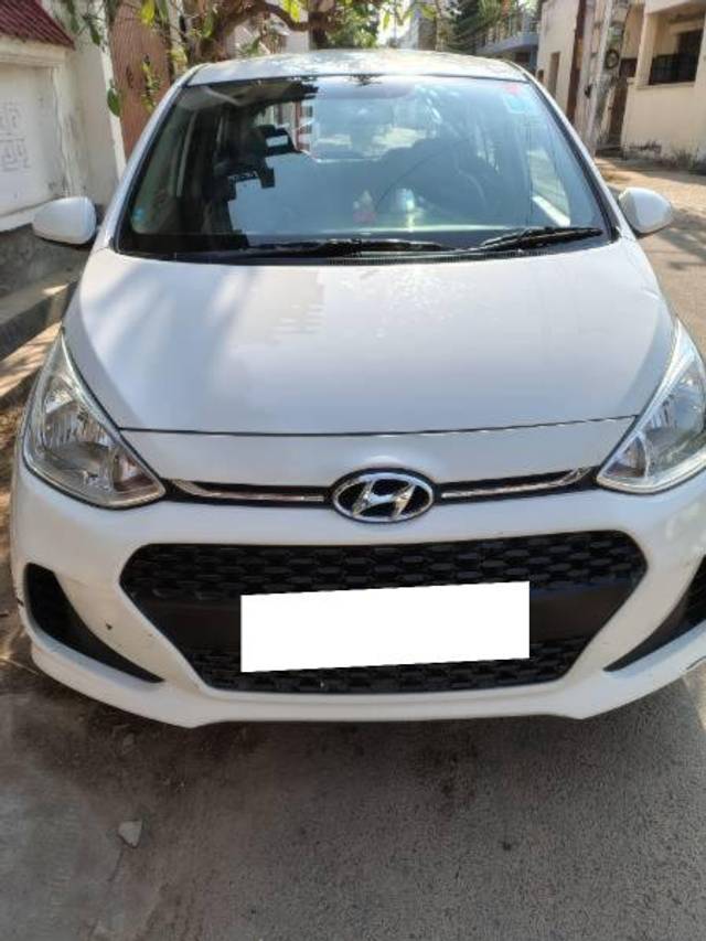 https://images10.gaadi.com/usedcar_image/4231472/original/processed_7971a5eb-d252-460a-b0d9-0172f8c996c0.jpg?imwidth=6402