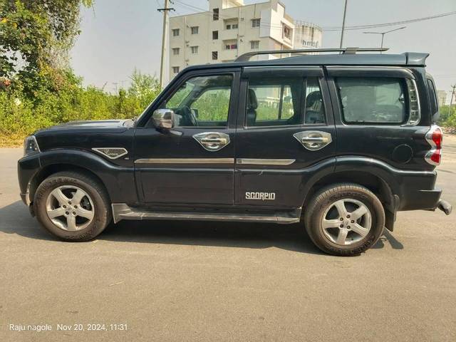 https://images10.gaadi.com/usedcar_image/4231543/original/processed_c4d2e36f43d9bcd4514f122b77056830.jpg?imwidth=6402