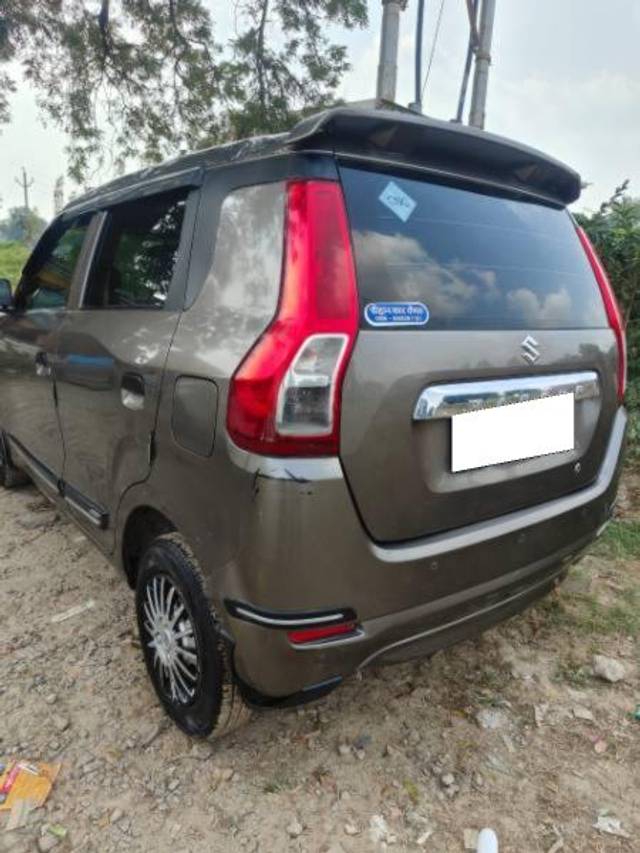 https://images10.gaadi.com/usedcar_image/4231613/original/processed_5b96f2d5-2ddb-4e19-9f0d-5f4671c7dc55.jpg?imwidth=6402