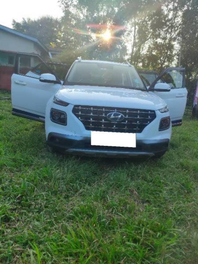 https://images10.gaadi.com/usedcar_image/4231621/original/processed_03cb3fb4-dfc6-4943-bbb2-43ce94e1e832.jpg?imwidth=6400