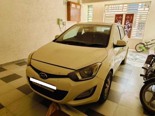 https://images10.gaadi.com/usedcar_image/4231670/original/processed_74925687-e467-421b-adbe-3b342e356899.jpg?imwidth=6401