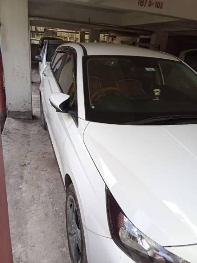 https://images10.gaadi.com/usedcar_image/4231732/original/processed_544ffda0-8eb4-4adf-baeb-69416f05bf13.jpg?imwidth=6401