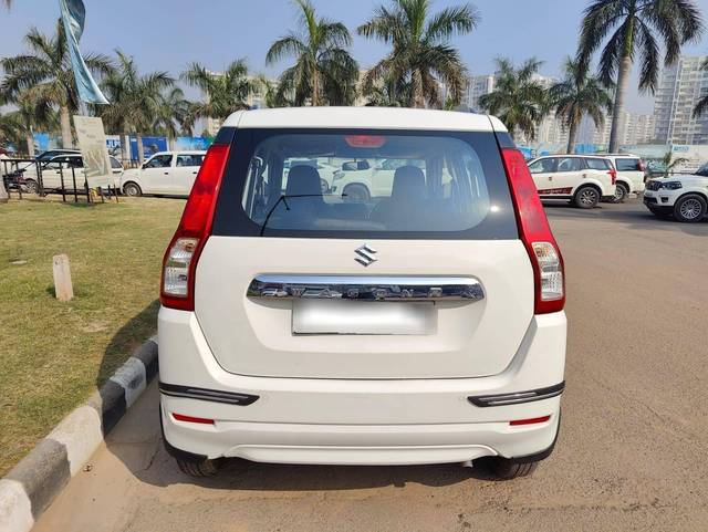 https://images10.gaadi.com/usedcar_image/4231756/original/processed_24eeae4cc45165c456c19eac08de05bb.jpg?imwidth=6401