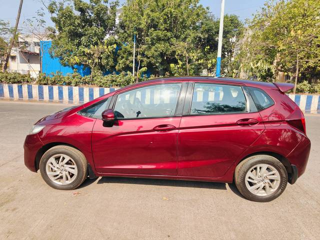 https://images10.gaadi.com/usedcar_image/4231761/original/processed_ee980af5d1d3e067f328d42f0f3a7b69.jpg?imwidth=6402