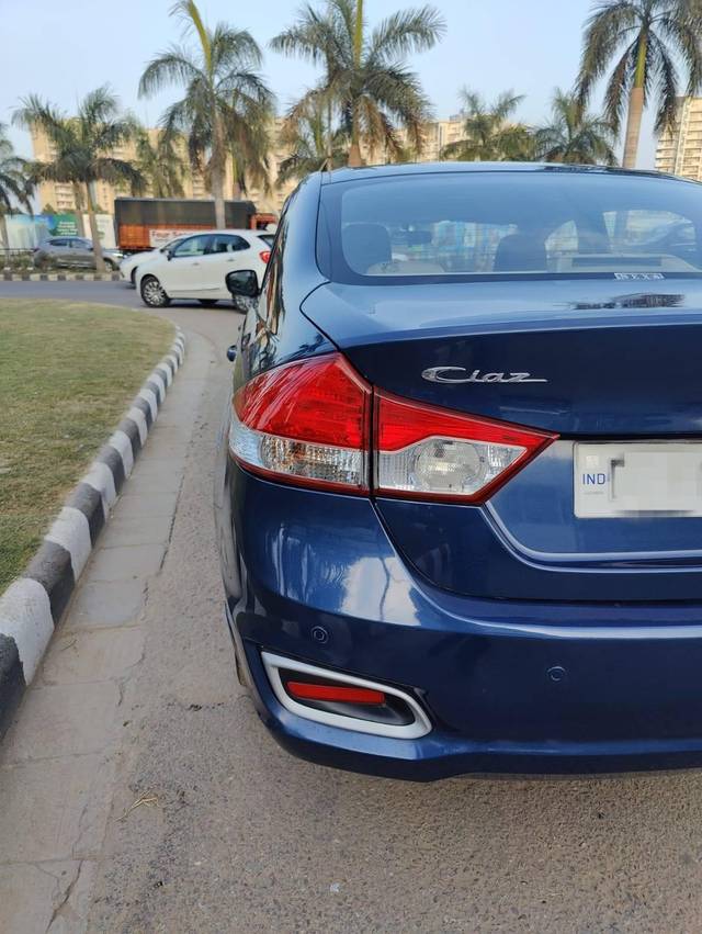 https://images10.gaadi.com/usedcar_image/4231780/original/processed_ca1b28368ac98eae7eb3386c3fa9eb1b.jpg?imwidth=6401