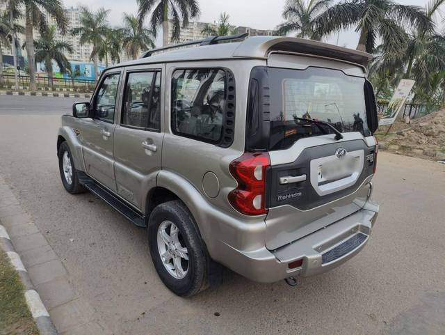 https://images10.gaadi.com/usedcar_image/4231805/original/processed_bd45d688df9aa887c270acafaed1404d.jpg?imwidth=6401