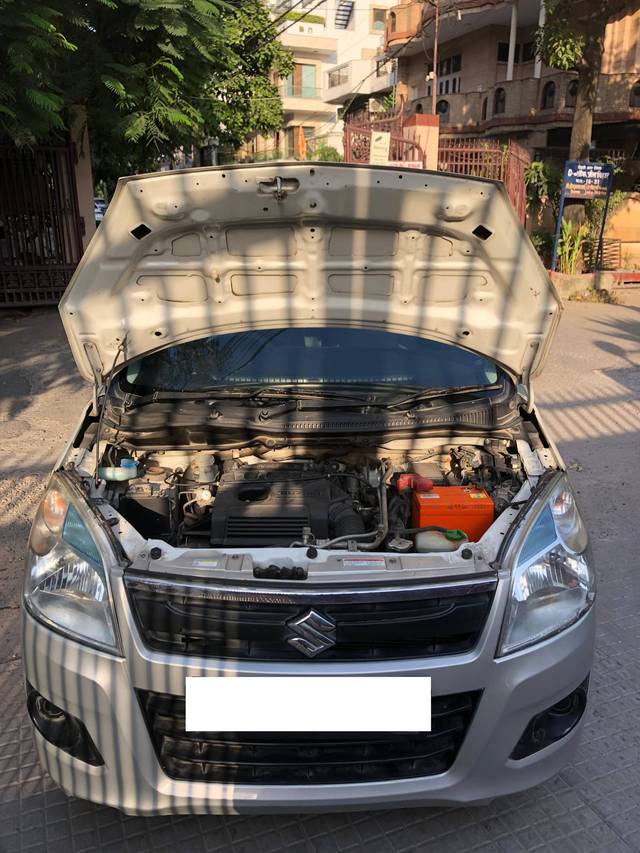 https://images10.gaadi.com/usedcar_image/4231817/original/processed_1a6416bf70fefc23eded15a1a24b6575.jpg?imwidth=6402