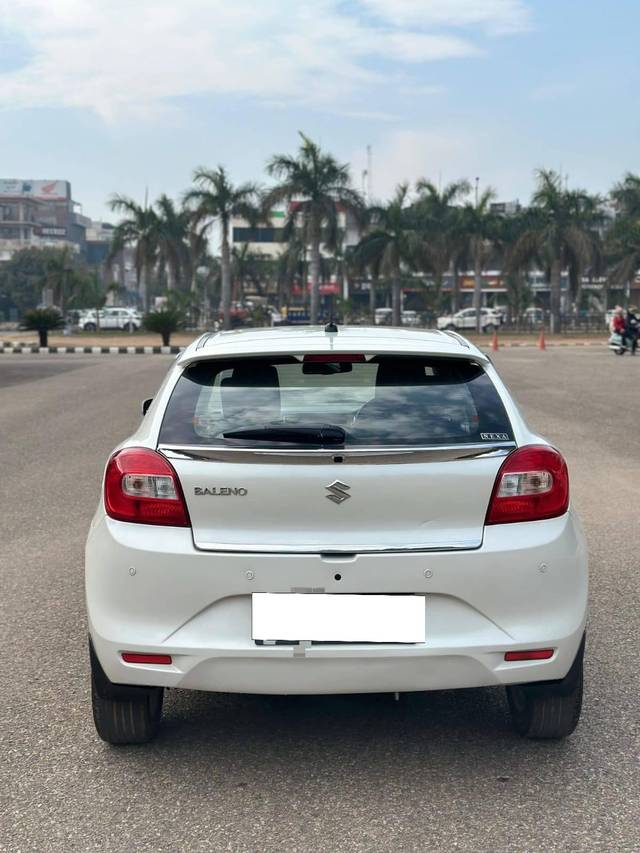 https://images10.gaadi.com/usedcar_image/4231846/original/processed_30f52796b14385acc05173595ab6af8d.jpg?imwidth=6402