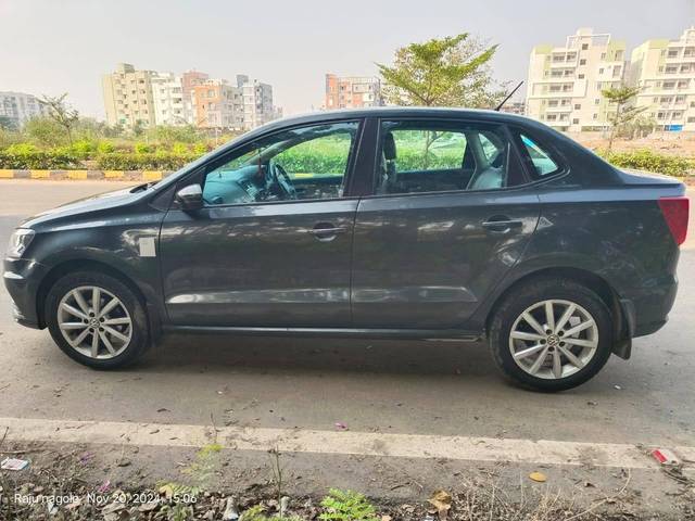 https://images10.gaadi.com/usedcar_image/4231870/original/processed_67bdb1dcdbe54615f0a66f1da2565948.jpg?imwidth=6402