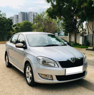 Skoda Rapid 2014-2016 Skoda Rapid 1.5 TDI AT Ambition