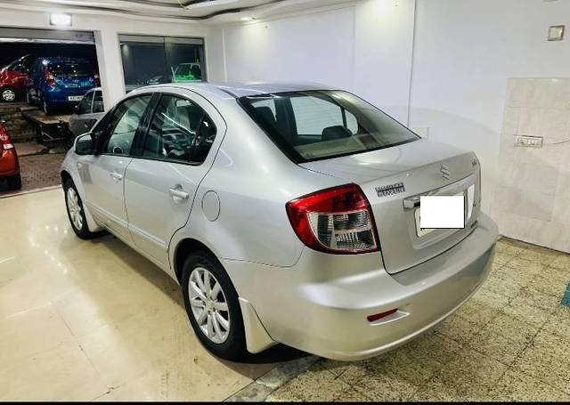 https://images10.gaadi.com/usedcar_image/4231938/original/processed_06202bb6316f6ecc6850f3ad49e198a9.jpg?imwidth=6402