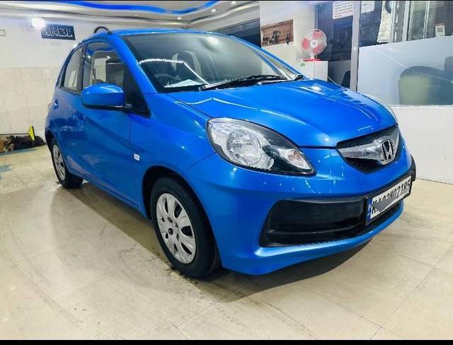 https://images10.gaadi.com/usedcar_image/4231962/original/processed_37574b457e9dd4ae966f75a0b57a753e.jpg?imwidth=6400