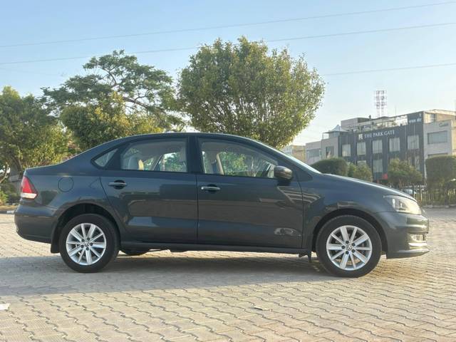 https://images10.gaadi.com/usedcar_image/4231965/original/processed_08fd012498ab39a7262b971d7ae87164.jpg?imwidth=6401