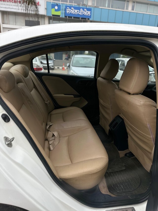 Second-hand 2015 Honda City i DTec SV for sale in Chandigarh-7