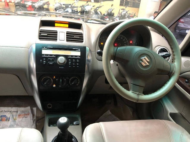 https://images10.gaadi.com/usedcar_image/4232008/original/1b9785ec0b171c3135fec4f7c91dd07a.png?imwidth=6402