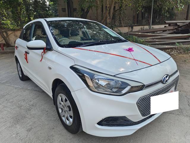 https://images10.gaadi.com/usedcar_image/4232022/original/processed_0d9e800b98ad588226fce0220345f735.jpg?imwidth=6401