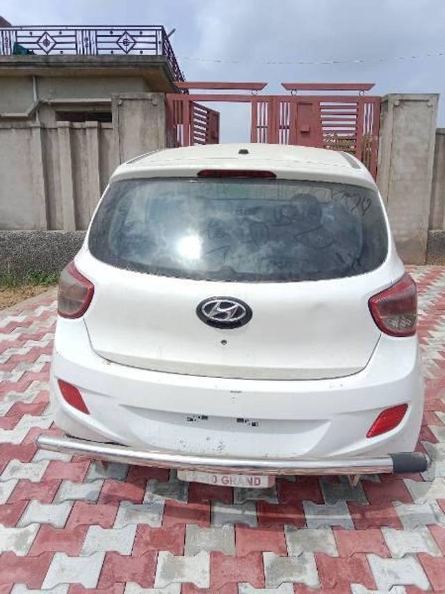 https://images10.gaadi.com/usedcar_image/4232039/original/processed_7023988d-4cce-4e77-b70c-2b1c1f0590a3.jpg?imwidth=6401