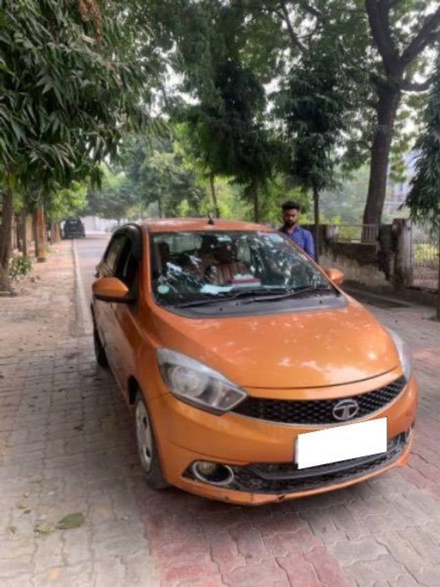 https://images10.gaadi.com/usedcar_image/4232114/original/processed_ec8fd516-eebf-460b-9650-c7d156446b0e.jpg?imwidth=6400