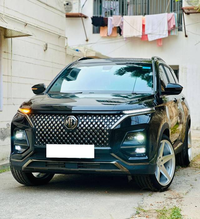 https://images10.gaadi.com/usedcar_image/4232128/original/processed_0ca96b8ee17a12f25d711df0d3028774.jpg?imwidth=6401