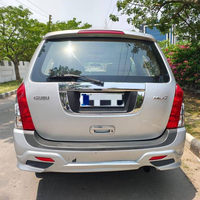 https://images10.gaadi.com/usedcar_image/4232147/original/processed_a41c97f52bd64b7e34290fe2171326c3.jpg?imwidth=6402