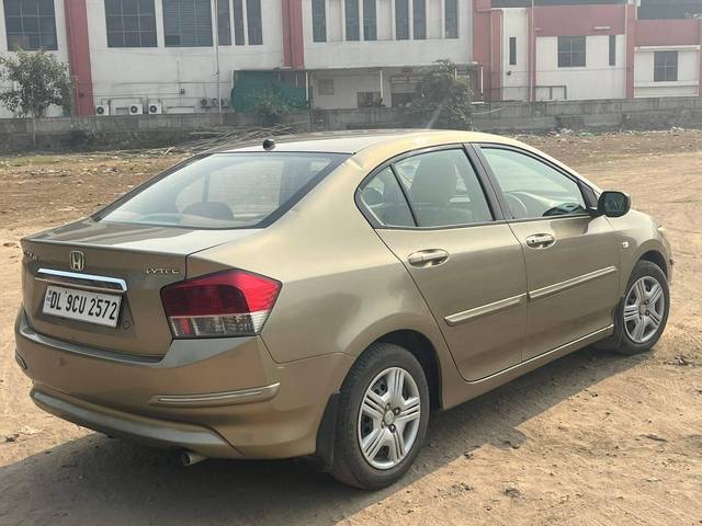 https://images10.gaadi.com/usedcar_image/4232167/original/processed_2f9130f4d3958cf701204c122005ee0a.jpg?imwidth=6401