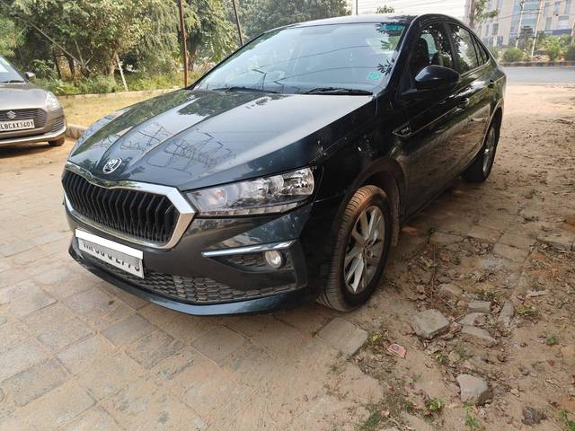 https://images10.gaadi.com/usedcar_image/4232169/original/processed_9cad81819f6dec2a0248151c07ad21c4.jpg?imwidth=6401