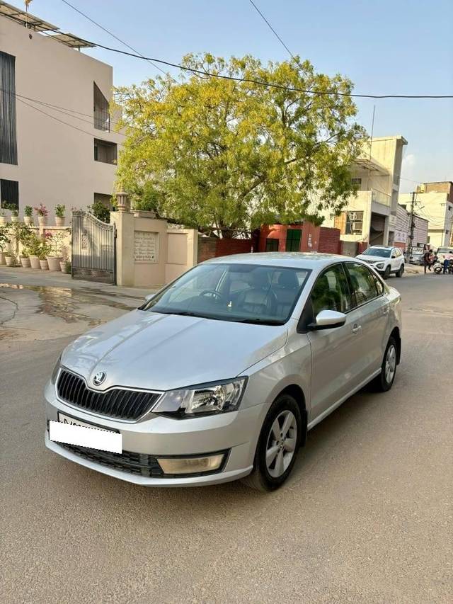 https://images10.gaadi.com/usedcar_image/4232170/original/processed_5e70aef3c5c7e29cbf2de9706ca79d1d.jpg?imwidth=6401