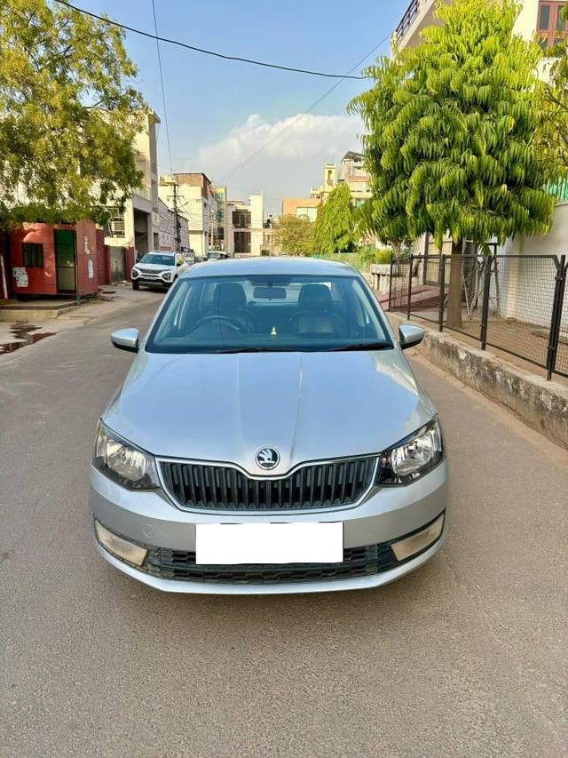 https://images10.gaadi.com/usedcar_image/4232170/original/processed_67e8359fd0732e5500573463af6c584d.jpg?imwidth=6402