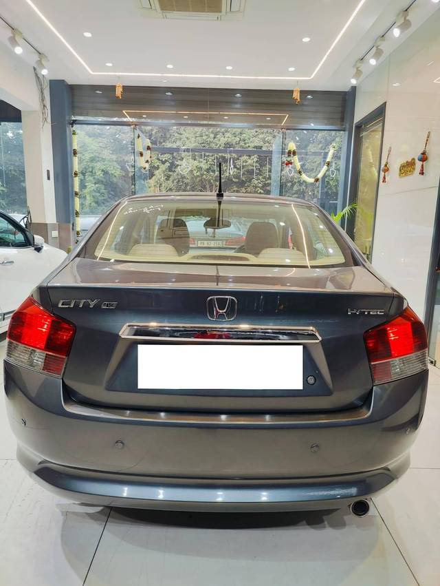 https://images10.gaadi.com/usedcar_image/4232186/original/processed_663c7582b4b9c2a1f3b3484066ba09e5.jpg?imwidth=6401