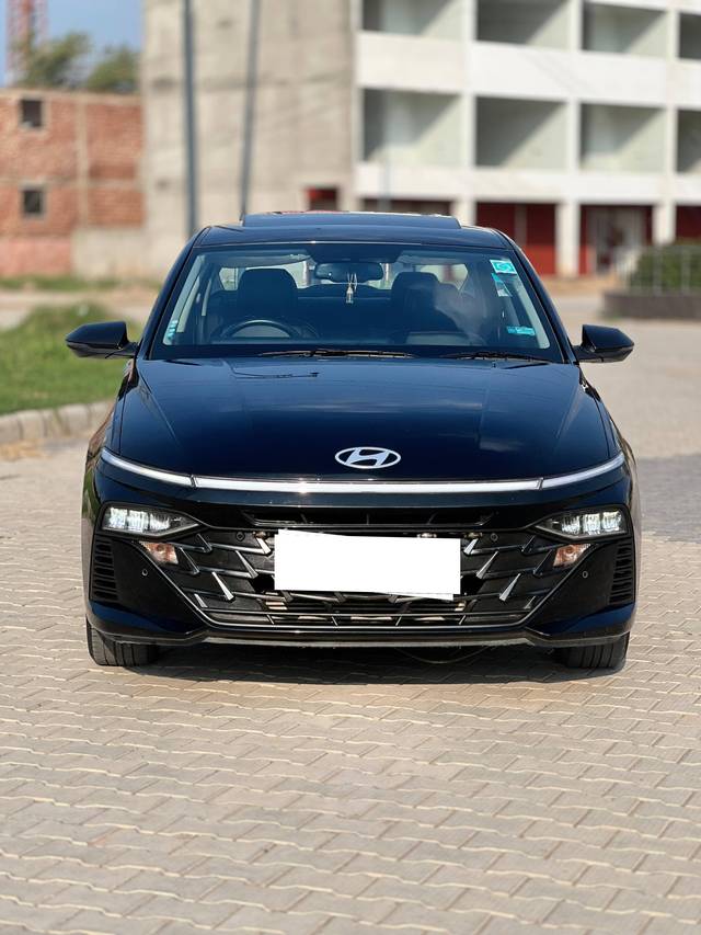 https://images10.gaadi.com/usedcar_image/4232190/original/processed_32e4a2743aaad72966f00ae9096fe8d3.jpg?imwidth=6401