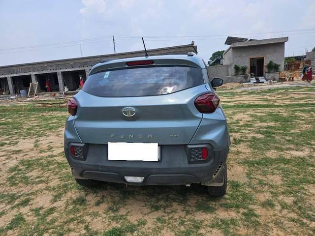 https://images10.gaadi.com/usedcar_image/4232195/original/processed_aa2e24f1-de8d-4c19-8b84-fb6b8754fad9.jpg?imwidth=6402