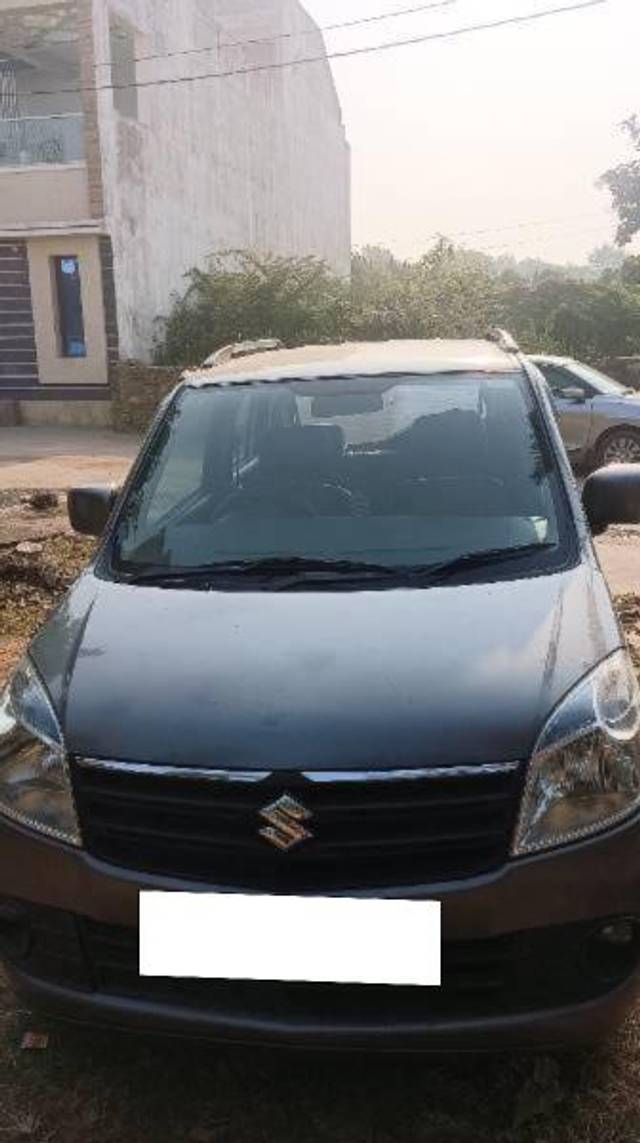 https://images10.gaadi.com/usedcar_image/4232227/original/processed_b28ded90-a0c1-4b91-8088-33a2901617f8.jpg?imwidth=6400