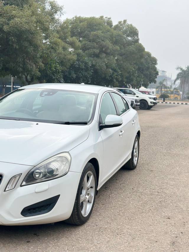 https://images10.gaadi.com/usedcar_image/4232272/original/f5af5e48217d296fcd9d07993cb80d9f.jpg?imwidth=6402