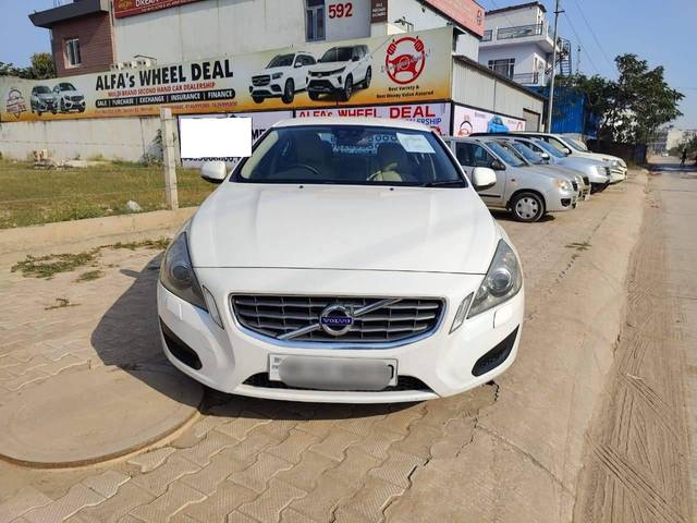 https://images10.gaadi.com/usedcar_image/4232272/original/processed_72dc159487d3c60da3f7f4c9c7815217.jpg?imwidth=6402