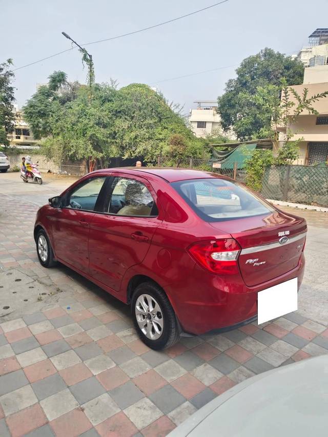 https://images10.gaadi.com/usedcar_image/4232337/original/processed_4983f38d608d93c2d3c5c48154a3b7a0.jpg?imwidth=6402