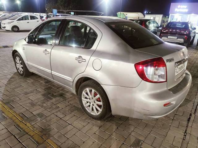 https://images10.gaadi.com/usedcar_image/4232341/original/831ed2533569bac60a9372a324c01b07.jpg?imwidth=6402