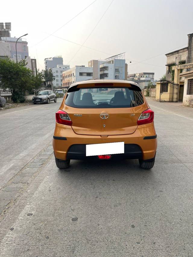 https://images10.gaadi.com/usedcar_image/4232392/original/processed_0b27a65522e58728acd1ca8f4e9a6863.jpg?imwidth=6401