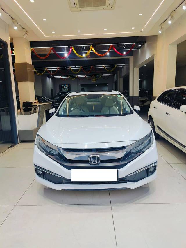 https://images10.gaadi.com/usedcar_image/4232402/original/processed_6196d2c821daa5fcefd141240befc3fc.jpg?imwidth=6400