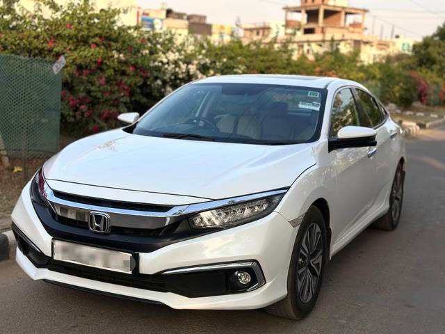https://images10.gaadi.com/usedcar_image/4232402/original/processed_dd7ab086b41b83627633e362cbd6b6aa.jpg?imwidth=6402