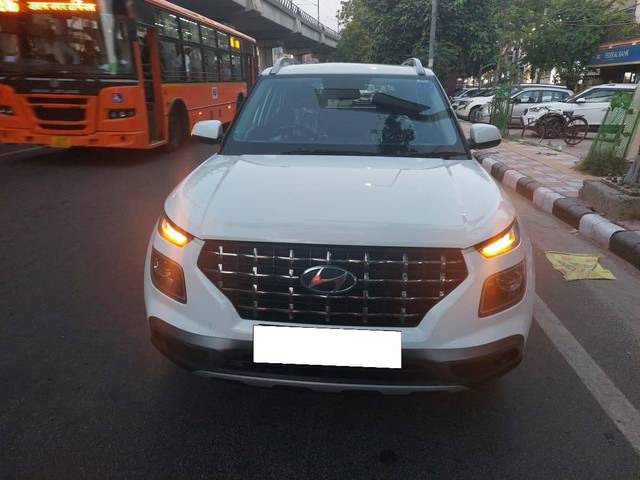 https://images10.gaadi.com/usedcar_image/4232445/original/processed_17e4165a96a9a4343e135da5271149a1.jpg?imwidth=6400