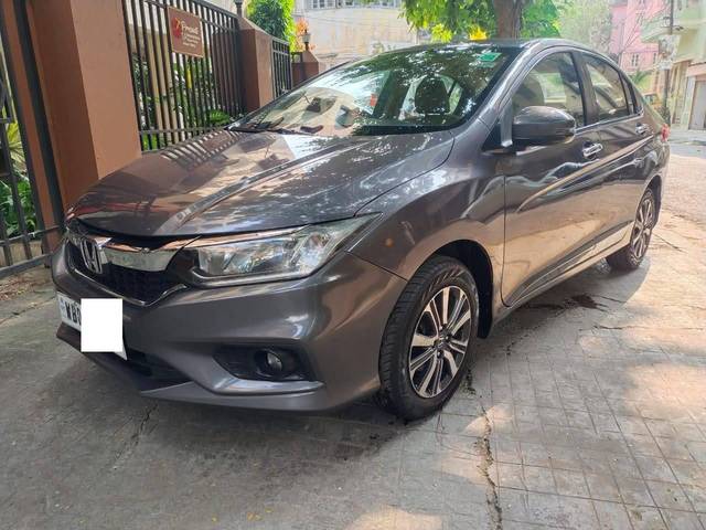 https://images10.gaadi.com/usedcar_image/4232452/original/processed_f2eb419c44cbdc3da8e09f5c5bf8e8aa.jpg?imwidth=6400