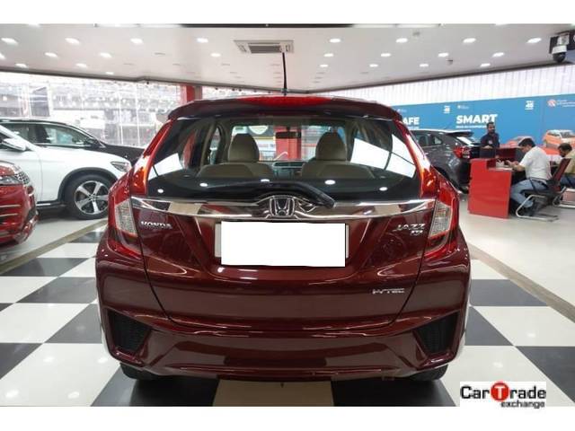 https://images10.gaadi.com/usedcar_image/4232578/original/processed_c2cf8fd606efe7fe3561174a54f78701.jpg?imwidth=6402